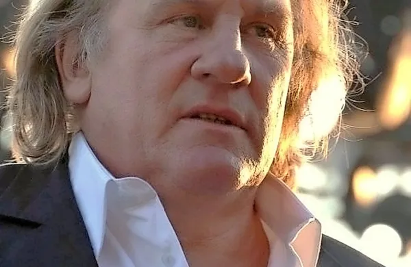 Francoski igralec Gerard Depardieu bo v filmu, ki bo nastal po 
predlogi romana Jean-Daniela Baltassata Le Divan de Staline 
(Stalinova zofa), upodobil nekdanjega sovjetskega diktatorja 
Josipa Stalina.