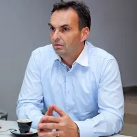 Sandi Čurin: “Psihični in materialni pritisk  žrtve 
dojemajo različno. Ni nujno, da za žrtev to sploh 
pomeni izkoriščanje, saj je lahko pripravljena za 
določeno ceno  potrpeti.”