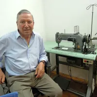 Nikola Miki Šantić  se je upokojil že pred nekaj leti, vendar roki 
ne pusti, da izgubi gibčnost. 