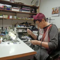 Mirjam Benigar je mojstrica za pletenine in izdelke iz džersija. 