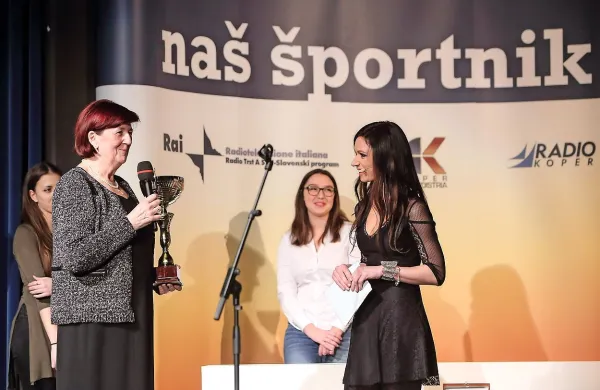 V imenu Mitje Gasparinija je v Izoli priznanje sprejela mama 
Dušanka - sicer  strastna odbojkarska navijačica. 