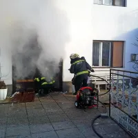 Bistriški gasilci so včeraj popoldne gasili požar v Kosezah.