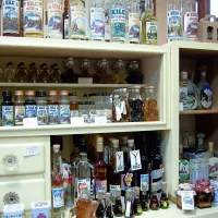 

 Dobro založena kredenca z Medotovimi Kilci v trgovini Kamra 
v Bovcu