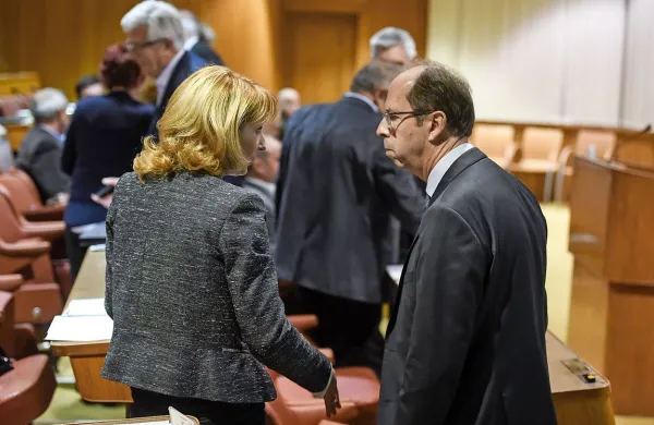 Fakultete so v letih od 2012 do 2014 izplačale za 770.000 
evrov bruto dodatka, največ med njimi ekonomska fakulteta, 
ki jo je takrat vodil zdajšnji finančni minister Dušan Mramor.