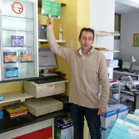 “Novih naročil za zdaj ne sprejemamo več, prednost imajo 
naše stranke, če bodo še kaj potrebovale,” pravi Aleš Bellich 
iz trgovine Argenti plus.