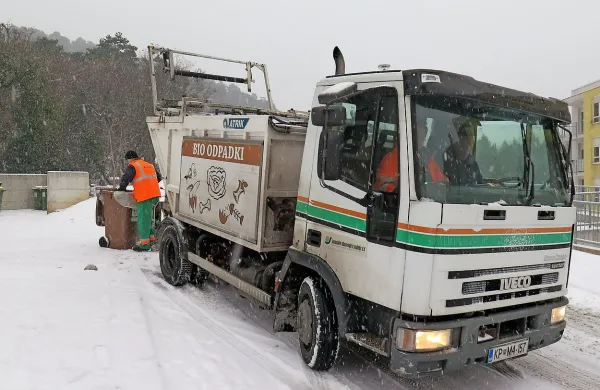 V kraških in brkinskih občinah prebivalci pridno ločujejo odpadke, a bodo morali za njihov odvoz z novim letom kljub temu odšteti 
več. Ker je z novim letom njihovo odlagališče moralo zapreti vrata, bodo  prisiljeni  mešane frakcije, kosovne in azbestne odpadke 
odslej voziti precej dlje.