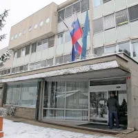 Prostori na sedežu novogoriškega finančnega urada so 
dotrajani, neprimerni za delo in sporni tudi z vidika varstva pri 
delu.