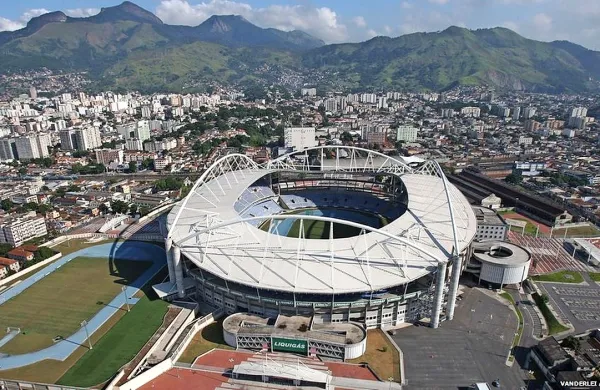 Stadion Joao Havelange, ki bo gostil atletski spored, bo po 
težavah z varnostjo strešne konstrukcije vendarle nared.