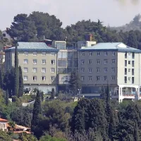 V študentskem delu doma v Portorožu bodo predvidoma do 
oktobra uredili apartmaje. 