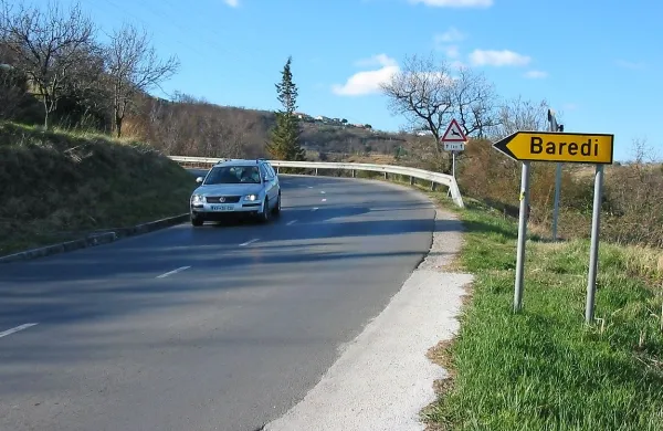 Obtožena naj bi se pred slabima dvema letoma odpravila na 
tatinski pohod na Barede. 