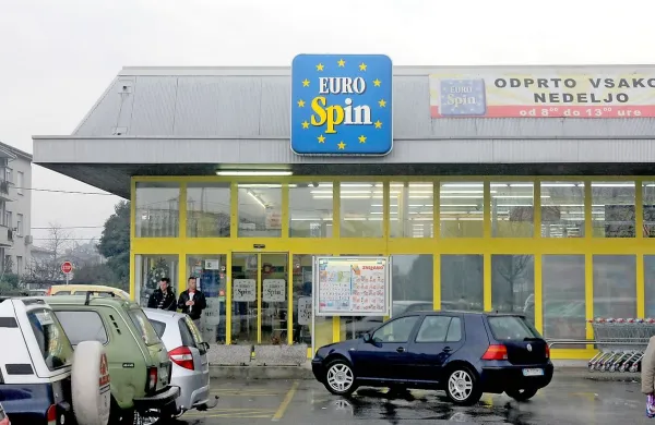 V ponedeljek zvečer naj bi ropar prodajalki v Eurospinu 
zagrozil, a  naj bi odšel praznih rok. 