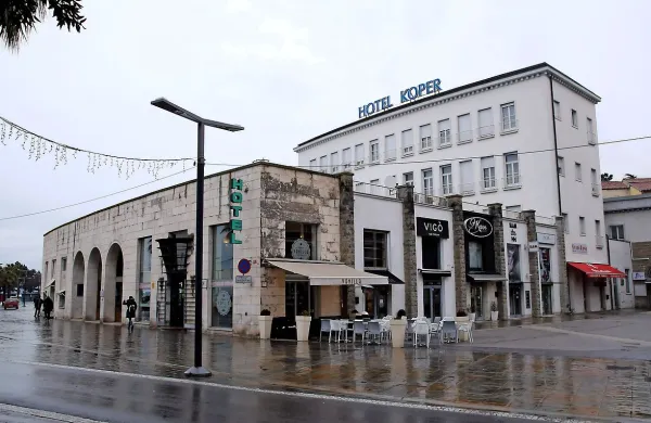 Lastnik Hotela Koper, družba DZS, ne daje informacij o 
zapletu z nakupom. 