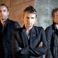 Bombastični angleški bend Muse, ki je lani izdal svoj sedmi studijski 
album Drones,   bo spet polnil velika koncertna prizorišča. 9. maja bo 
nastopil v dunajski dvorani Stadthalle, 14. in 15. maja pa v milanskem 
Mediolanum Forumu. Precej koncertov turneje je že razprodanih.  