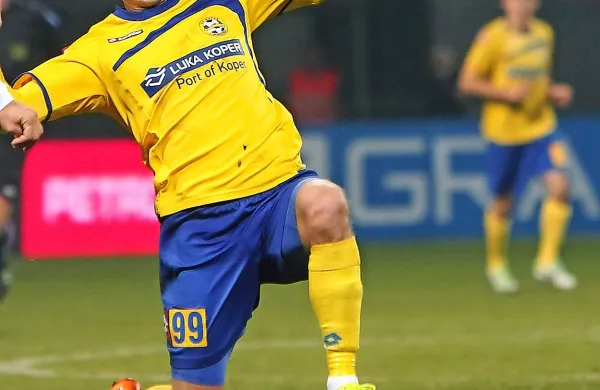 Mislav Anđelković, hrvaški nogometaš, ki je bil nazadnje član 
slovenskega prvoligaša Luke Kopra, se seli na Malto.