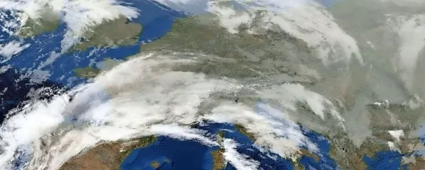 Od zahoda priteka nad naše kraje vlažen zrak.