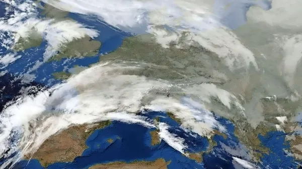 Od zahoda priteka nad naše kraje vlažen zrak.