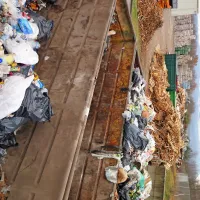 Če se bo količina ostalih odpadkov (na fotografiji) še zmanjšala, bo tudi 
stroškov za njihov odvoz in odlaganje manj.