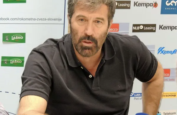  Slovenski selektor Veselin Vujović si bo po štirih pripravljalnih 
tekmah v tem tednu vzel dan ali dva časa ter izbral 16 
potnikov za Vroclav.