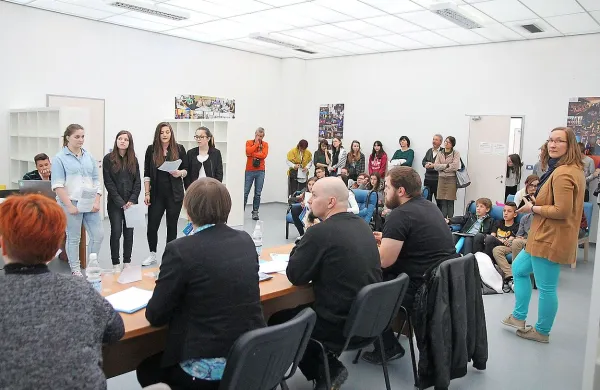  Mladi  na tekmovanju Popri  lahko preverijo, ali je njihova ideja 
dobra in dobijo povratno informacijo uspešnih podjetnikov in 
mentorjev o svoji ideji.