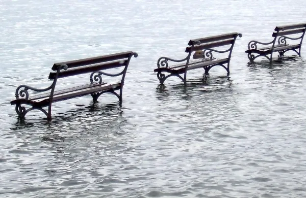 Ob ponedeljkovem deževju pričakovati močnej&scaron;i porast vodotokov