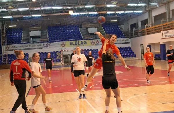 Rokometašice Mlinotesta se bodo ob 18. uri pomerile v prvi 
tekmi osmine finala evropskega pokala challenge z domačlim 
Eks startom Elblag.