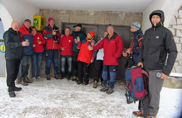 Defibrilator  tudi na  Tumovi koči na Slavniku