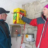 Defibrilator je poslej tudi na Tumovi koči na Slavniku.
