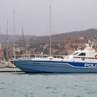 “Parkirišče” policijskega čolna. 