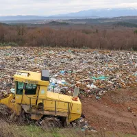 Odlagališče ostalih odpadkov bodo prekrili s štirimi plastmi, 
ki bodo skupaj merile dva metra in  pol.