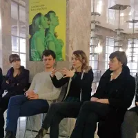 Tokratno koprodukcijsko predstavo je režiral francoski odrski umetnik Arthur Nauzyciel, pri 
tem pa se je kot njegov asistent poizkusil Juš A. Zidar (tretji z leve).  