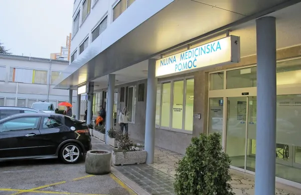 Ekipa pa nujno medicinsko pomoč oziroma prehospitalna enota ostaja v ZD Nova Gorica, ... 

