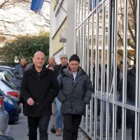 Boštjan Penko (levo) je bil z izidom sojenja zadovoljen, prav 
tako novogoriški in koprski gradbeni inšpektorji, ki so prišli 
podpret Pavla Galjaniča.