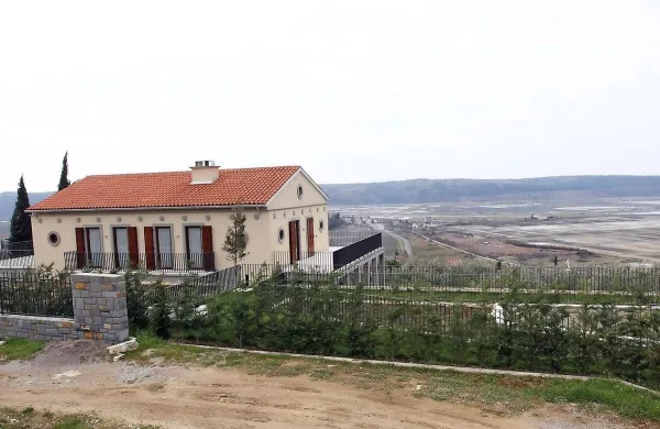 Gradbeni inšpektorat ima v rokah vse potrebno  za morebitno 
rušenje   črne gradnje Türkovih v Parecagu.