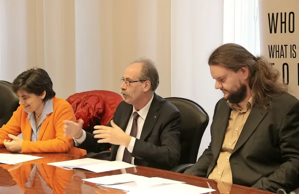 Prvi z desne vodja projekta Borut Jerman, Gianni Torrenti 
(deželni odbornik FJK) in podžupanja Trsta Fabiana Martini.