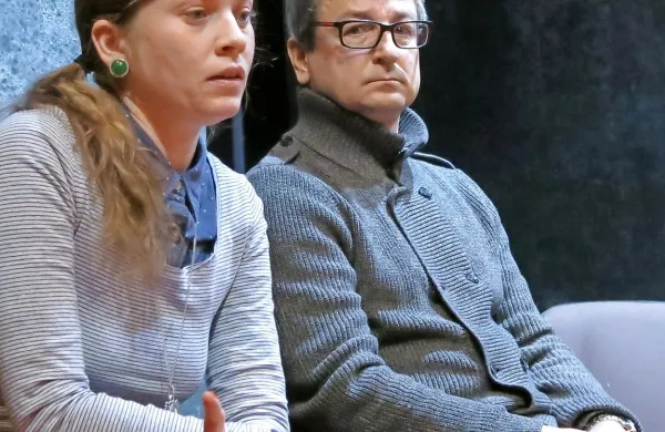 Marius von Mayenburg je izkušen gledališki ustvarjalec in 
svoje drame piše tako, da ničesar ni mogoče črtati, soglašata 
dramaturginja Staša Bračič in režiser Matjaž Farič. 