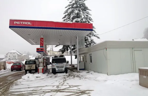   Pošta se iz središča Godoviča seli za okence na Petrolovem 
servisu izven vasi.