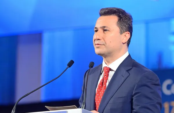 Makedonski premier Nikola Gruevski je danes  ponudil odstop in s tem odprl pot do predčasnih parlamentarnih 
volitev. 