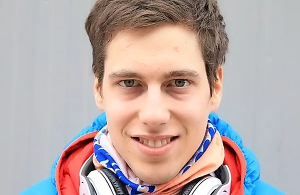 Avstrijski smučarski skakalec Lukas Müller, ki je v sredo na 
testu letalnice na Kulmu grdo padel, je delno paraliziran in ne 
čuti nog.