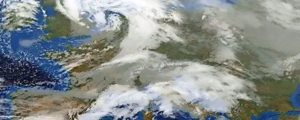 Ciklon se bo umaknil proti Balkanu, nad Alpami se bo 
okrepilo anticiklonsko območje.