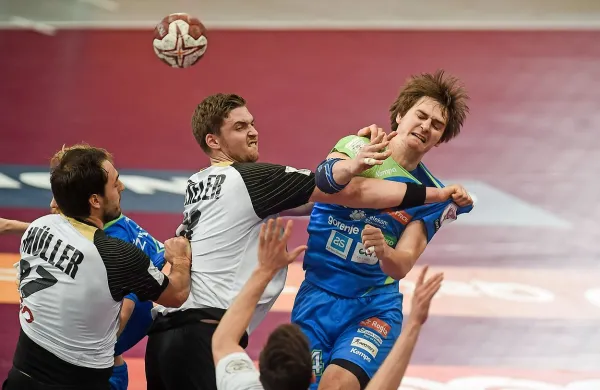 Sebastjan Skube (desno) bo vendarle dočakal novo priložnost v  
reprezentančnem dresu.