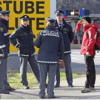 Na pohodu za mir ob žici na Dragonji le pe&scaron;čica udeležencev
