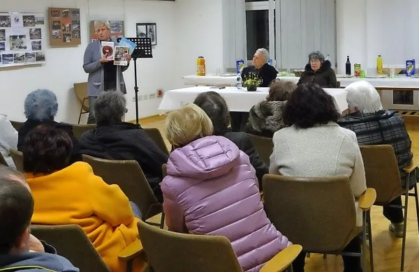 V kratkem času je Goriška Mohorjeva družba v Prvačini 
predstavila dve knjigi duhovnikov, povezanih s krajem.  