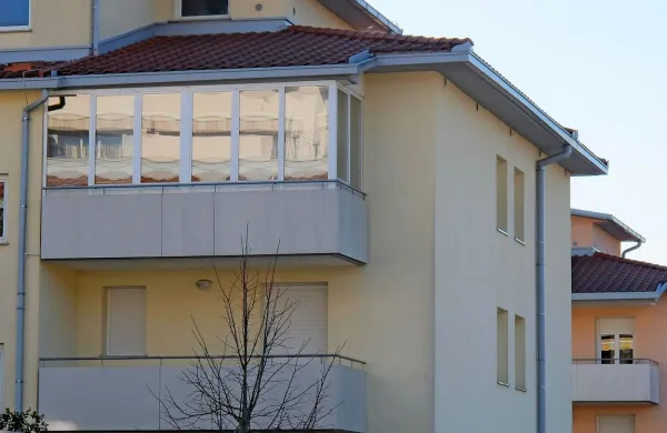 Sodbe o Vojkovi na prvi stopnji najbrž ne bodo zaključile 
spora med lastniki ter graditelji in prodajalci stanovanj.  