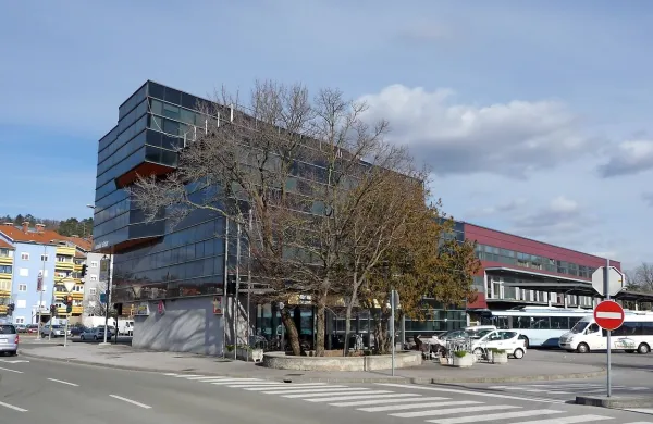 Še letos bo predvidoma naprodaj poslovna stavba Kraškega 
zidarja.