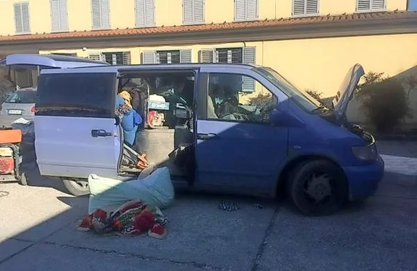 Italijanski mejni policisti so na Fernetičih pred dnevi ujeli dva 
Romuna, ki sta v kombiju prevažala za 30.000 evrov ukradenih gradbenih naprav iz Francije.