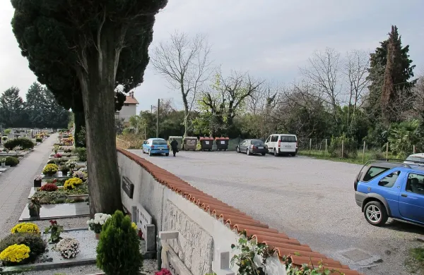 V Šempetru na širitev pokopališča čakajo že deset let. 