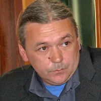Vladimir Peruničič, vršilec dolžnosti direktorja Goriškega 
muzeja, se še ni izjasnil o tem, ali se namerava potegovati za 
polnomočni prevzem funkcije.  