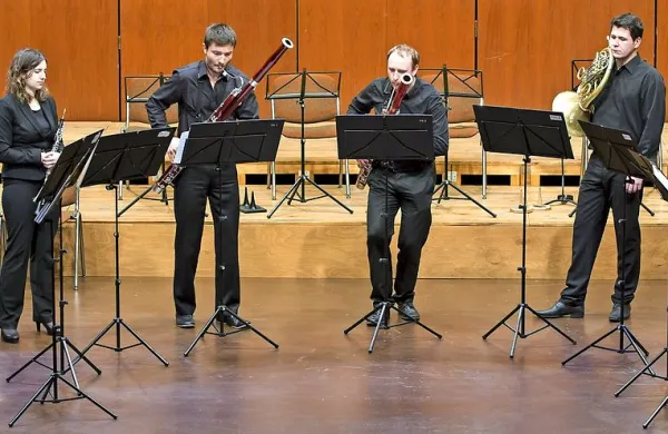 Zanimiva in pogumna izbira programa Radovana Vlatkovića 
je potisnila v ospredje soliste iz orkestra.
