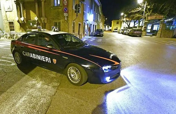 Včeraj zvečerso policisti v   Proseku streljali proti rumenem 
audiju RS6, ta pa je izvedel drzni manever in pobegnil.