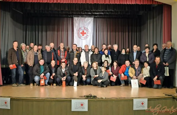 Na Krasu in v Brkinih je 729 krvodajalcev. Tisti z okroglim številom darovanj so se v četrtek zbrali v Hrpeljah. 


